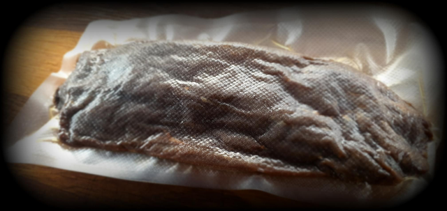 Bœuf d'Aubrac Fumé Tranché Sur Plateau Sous Vide