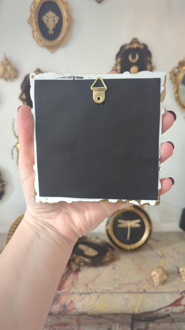 Cadre baroque carré cœur sacré noir et doré