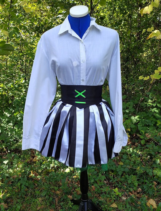 Jupe gothique satin rayé et tulle Tour de ceinture 65cm