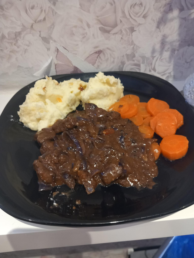 Ox Liver Mash Potoes & Carrots 