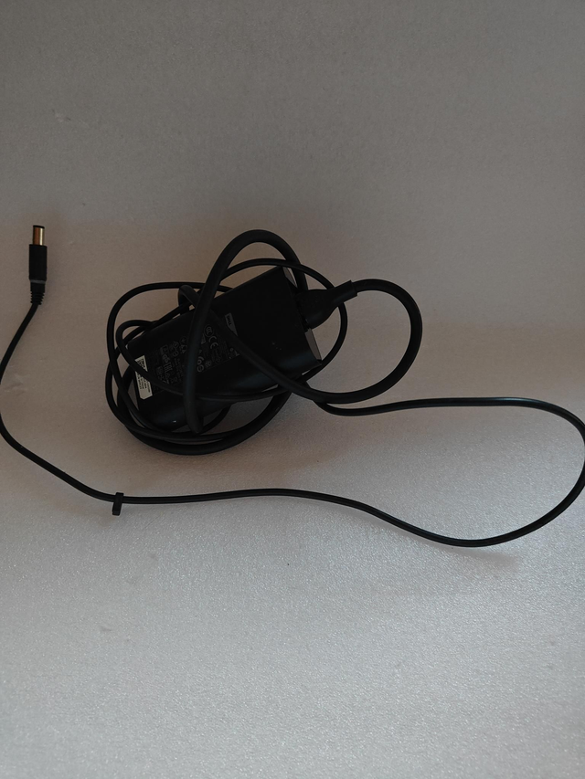 Käytetty Dell-laturi 65W