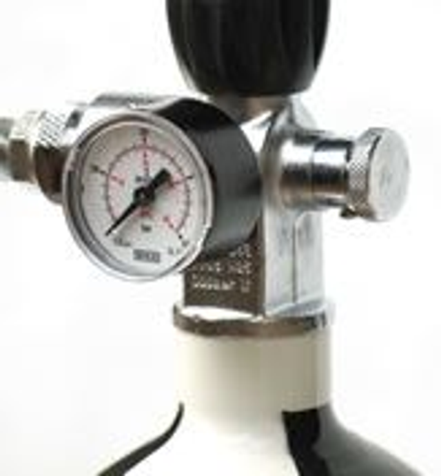 MDE Jubilee Gun Charging Valve, M25x2, with Bleed and 1/8” BSPP Gauge (300 Bar)