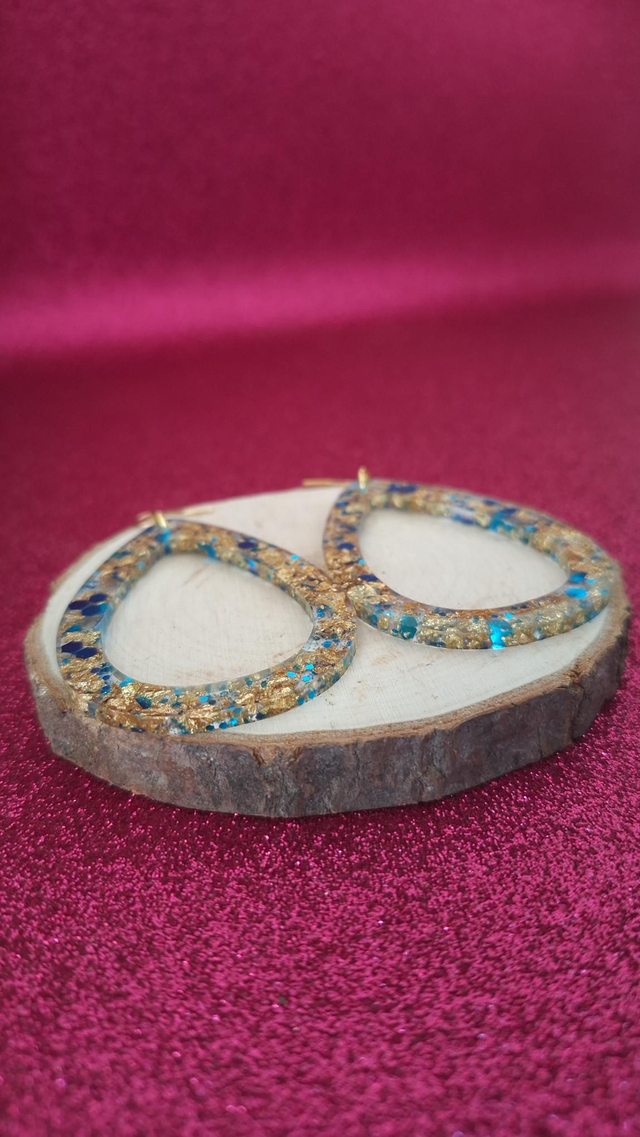 Boucles d'oreilles dorées gouttes paillettes bleues/feuilles d'or 