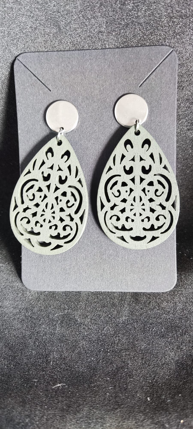 Boucles d’oreilles en bois – Motif ajouré