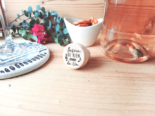 Bouchon en Bois et Liège - &quot; Besoin de rien, envie de Vin &quot;