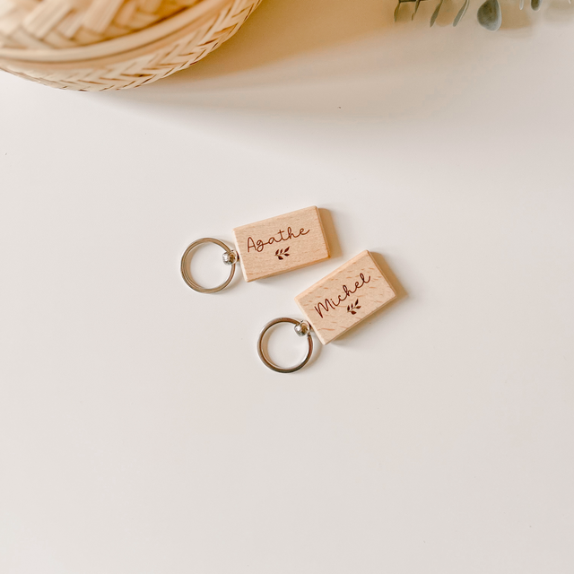 Porte-clé en bois gravé 