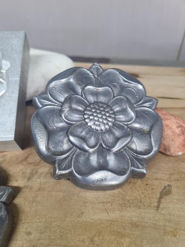 Tudor Rose Lead Decoration Version 1
