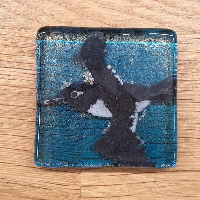 Razorbill glass enamel badge