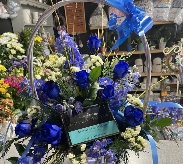 Fresh flower coloured basket arrangement with chocolates or Prosecco 