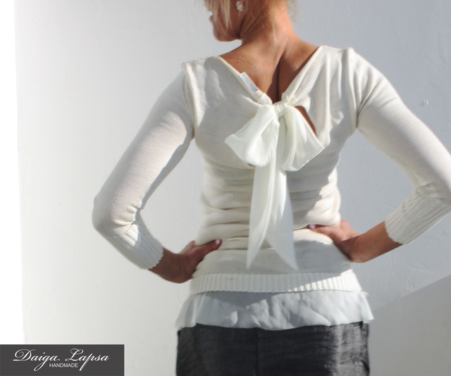 Sweater with silk bow on back
