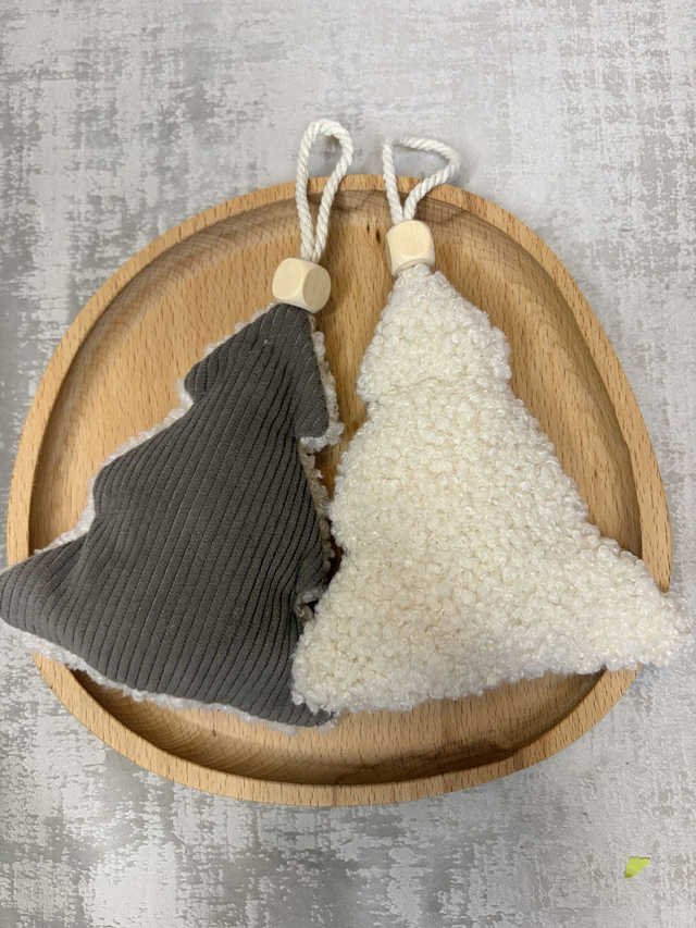 Sapins de Noël à suspendre – Velours côtelé taupe & sherpa blanc