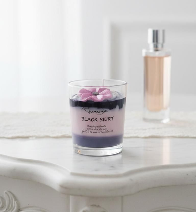 Black skirt (La petite robe noire)