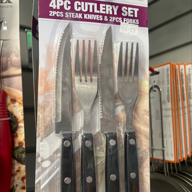 2pc steak knife’s and 2pc forks