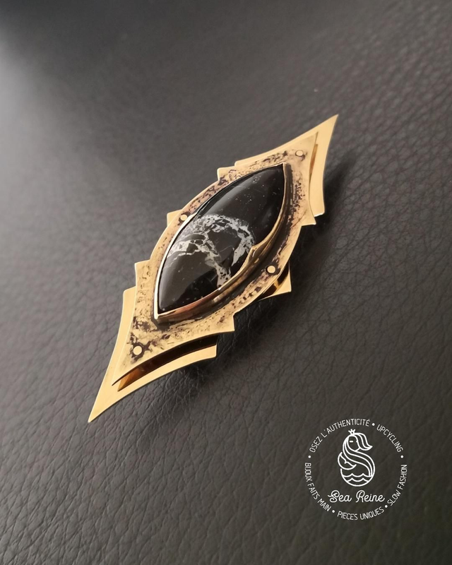 Broche claire obscur 