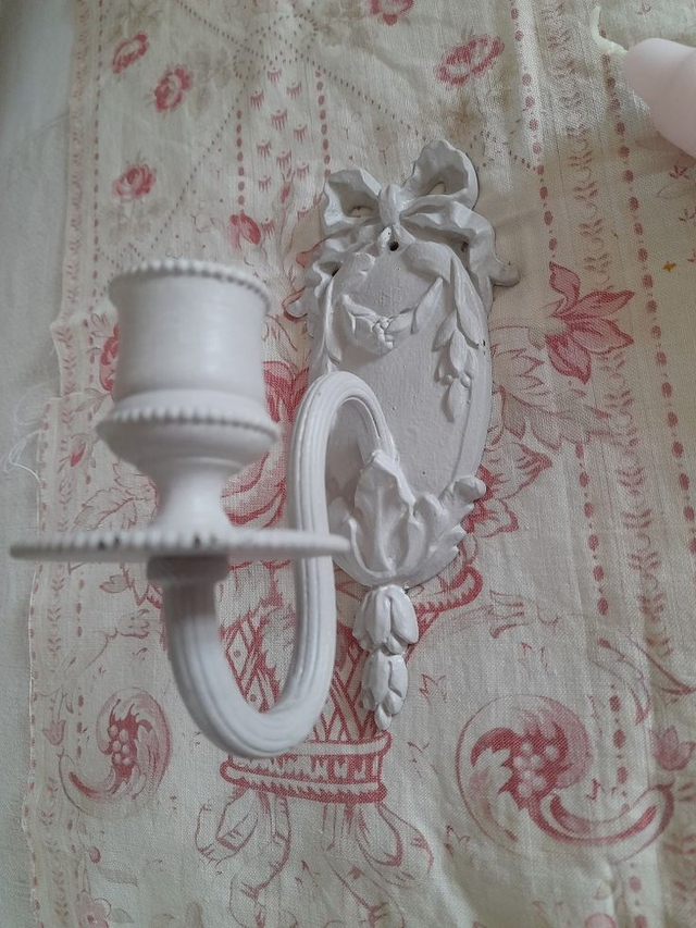 Bougeoir mural en métal patiné style Louis XVI