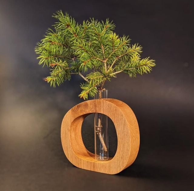 Soliflore en chêne avec tube en verre