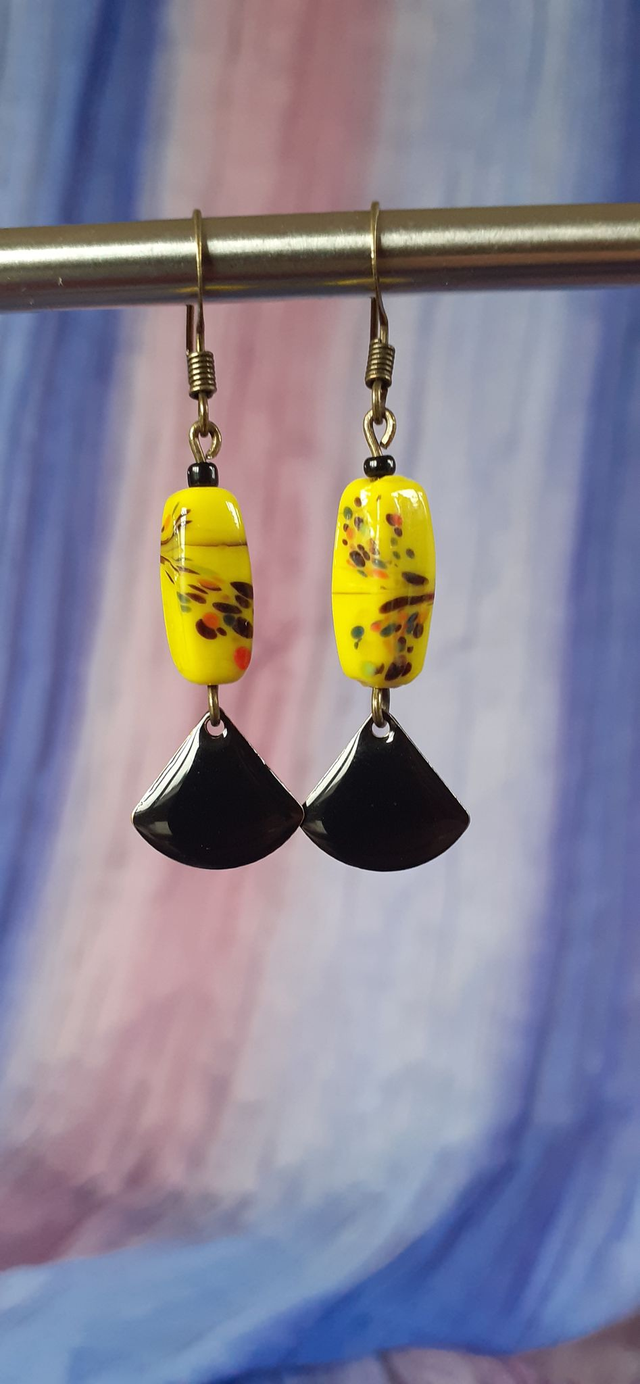 Txinatar Petites Boucles d'oreilles pendantes, bronze, noir &amp; jaune