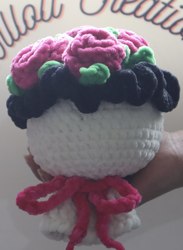 Bouquet éternel de roses crochetées