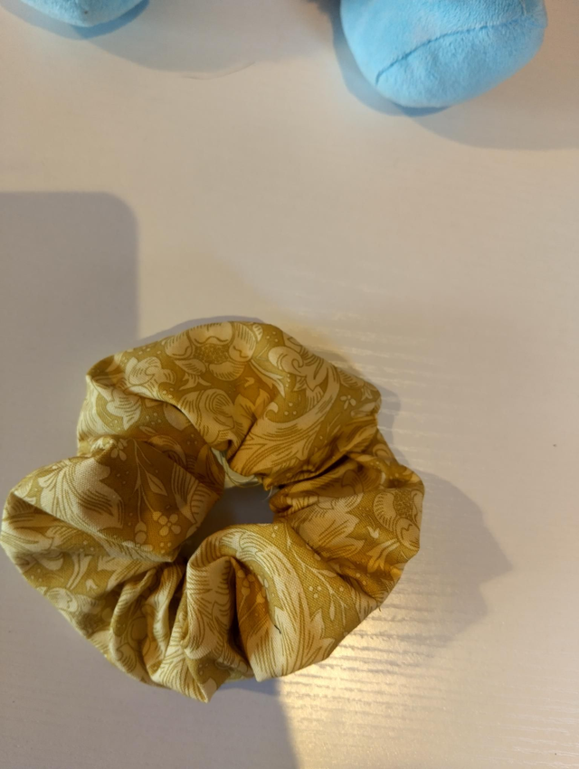 Handmade scrunchie -William Morris 