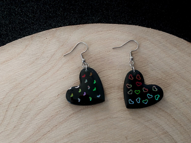 Boucles d'oreilles aux cœurs colorés