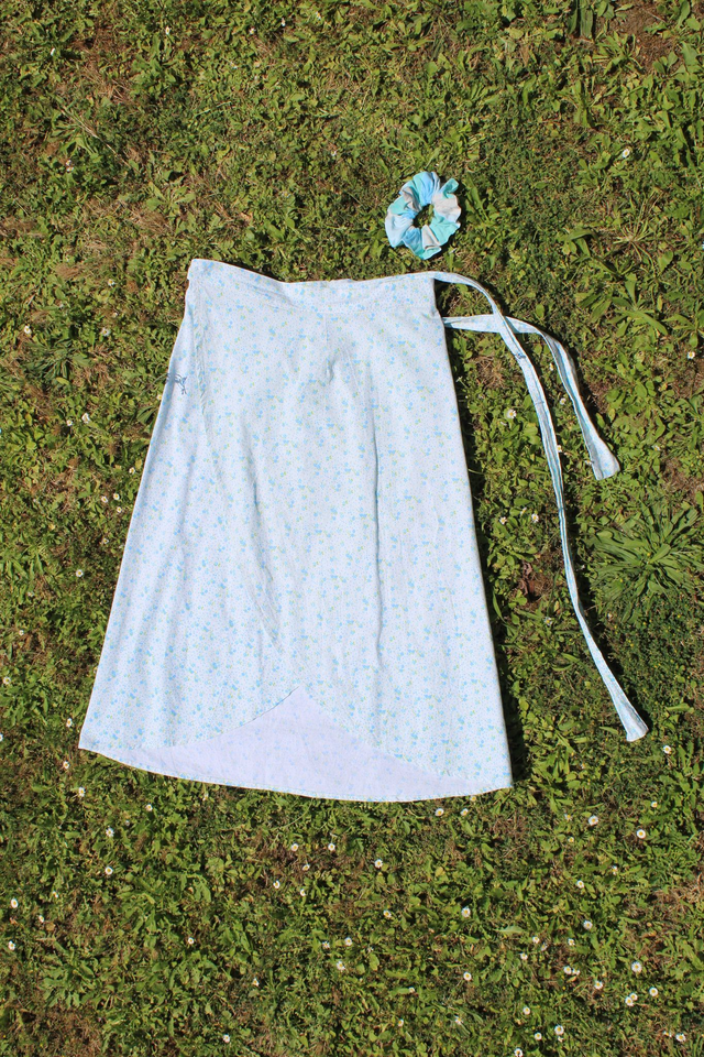 Jupe portefeuille upcyclée fleurs bleues - Taille unique