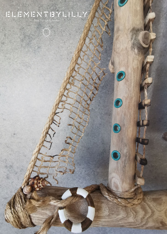 Navire en bois flotté