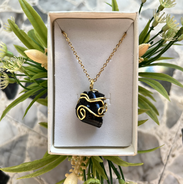 Tormalina nera grezza , prov : Sri Lanka 🇱🇰, acciaio inox 