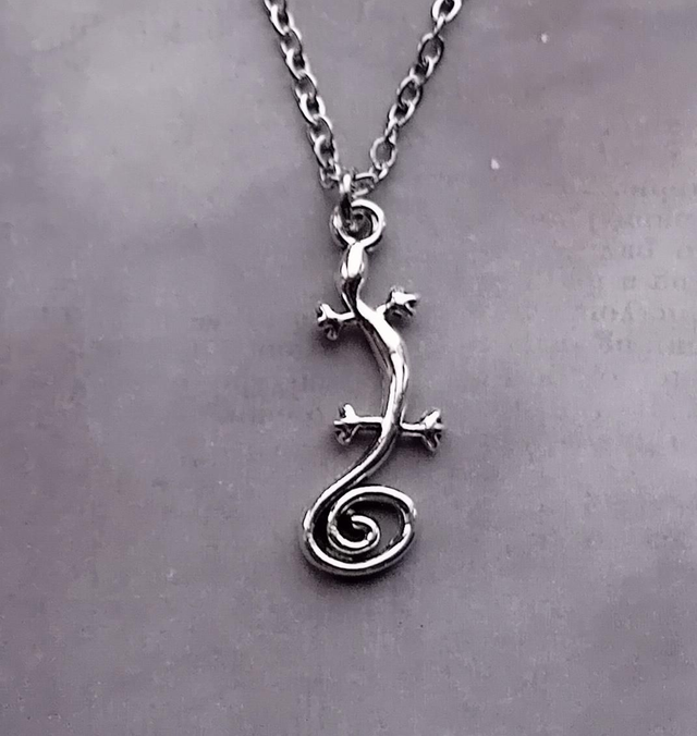 Metal Gecko Necklace 