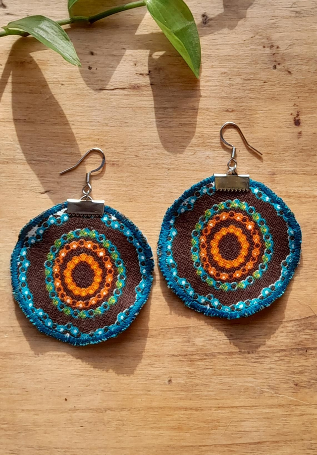 A- Boucles d'oreilles grandes rondes oranges/bleues