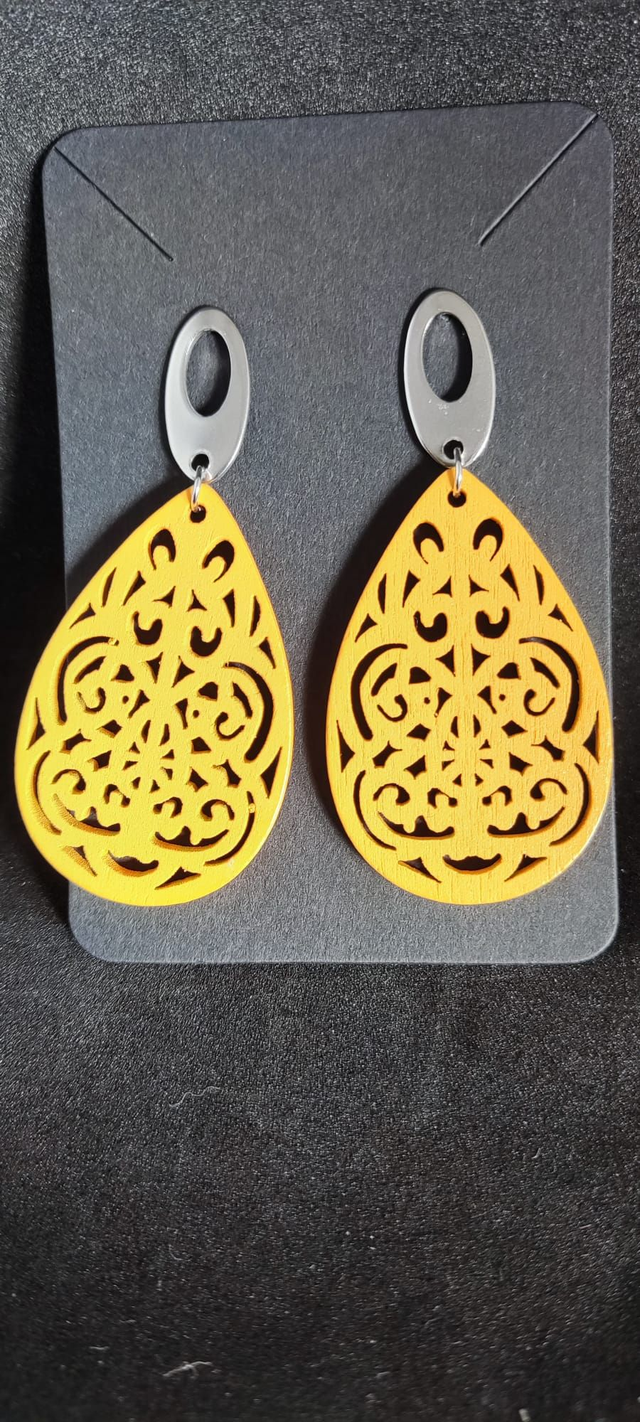 Boucles d’oreilles en bois – Motif ajouré