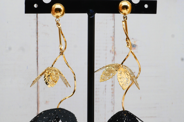 Boucles pendantes fleurs colorées 