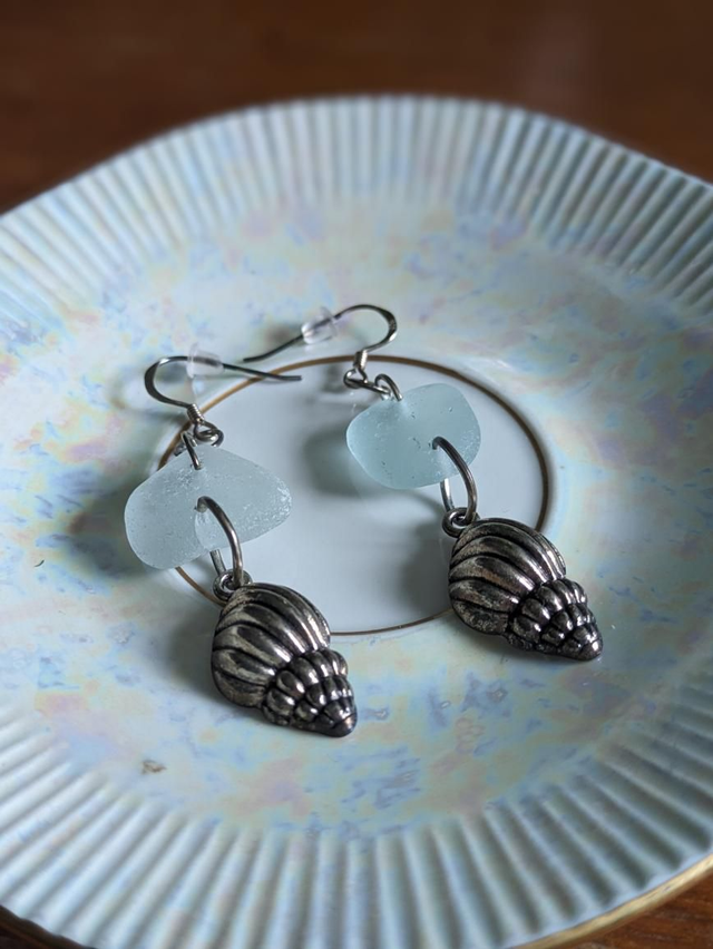Sea glass earrings with shell 