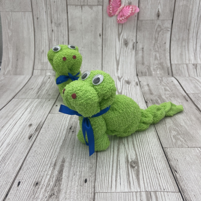 Dinosaur Flanimal⢠holds a kinder egg