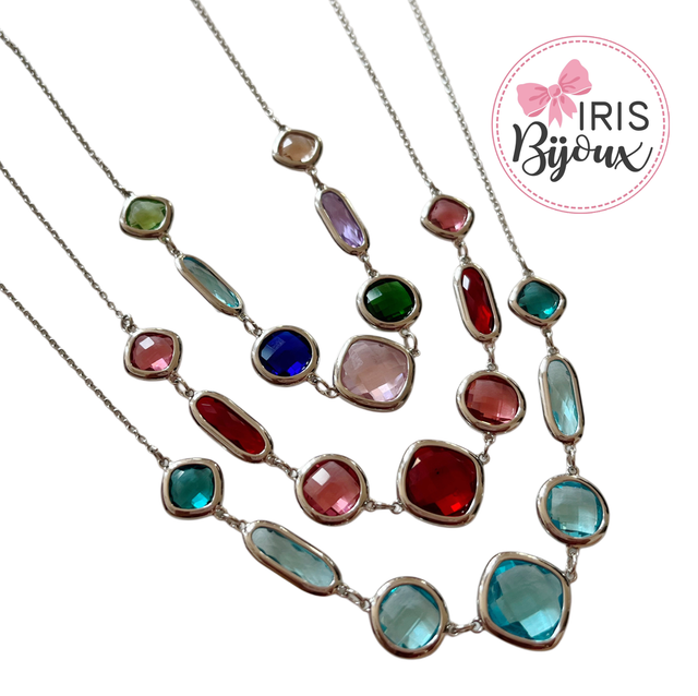 Collana con pietre in vetro colorato