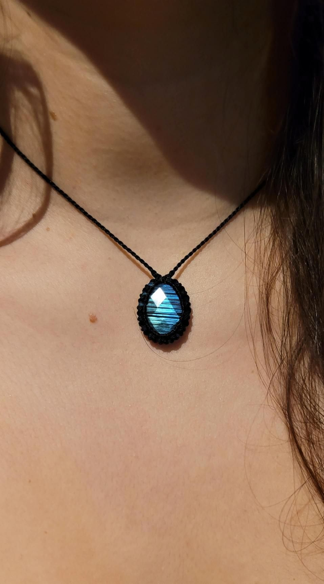 Collier macramé noir - Labradorite double face bleue