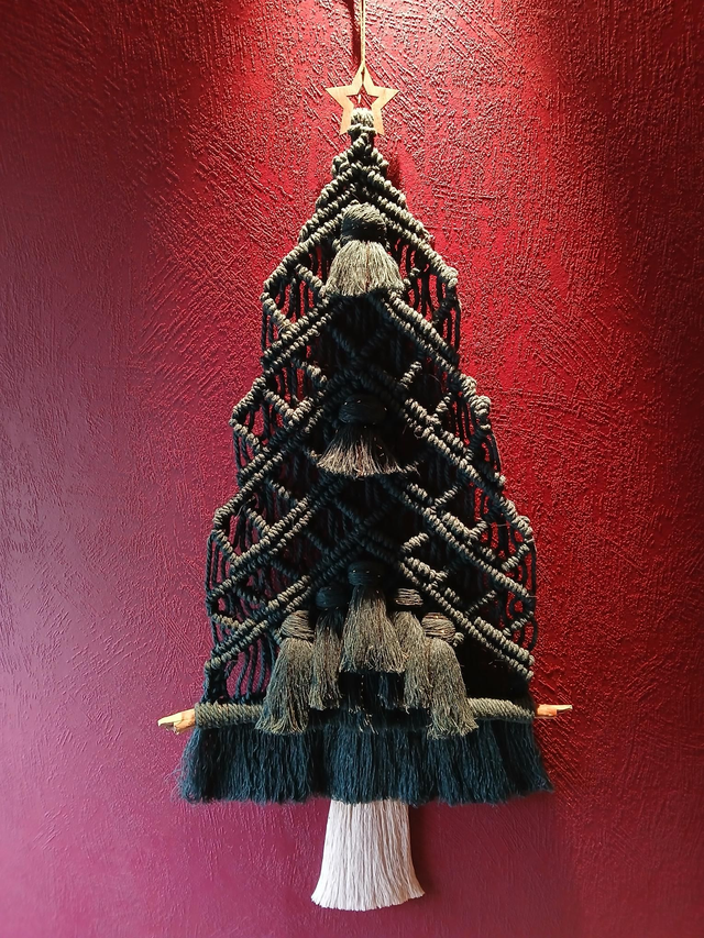 Sapin mural en macramé 70 cm – décoration de Noël artisanale bohème chic