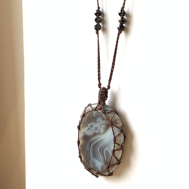Sautoir, collier habillé d’une Grande Agate naturelle 