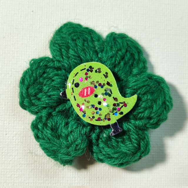 Barrette fleur simple vert foncé crochet bouton oiseau pince crocodile