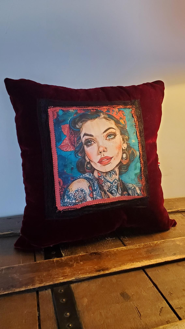Coussin décoratif pin-up
