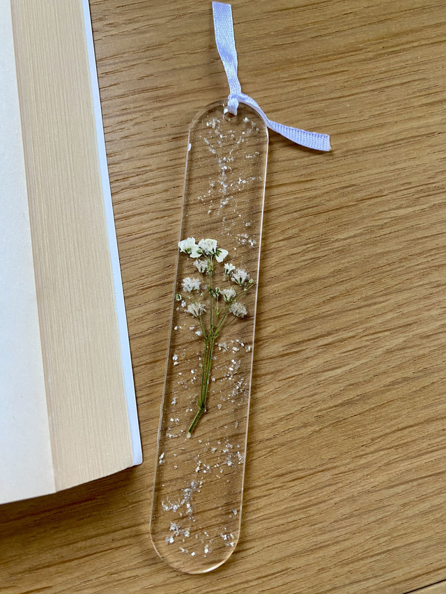 Marque page arrondi - gypsophile et paillettes pastel