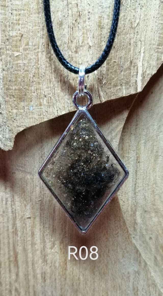 Collier RS08 résine 