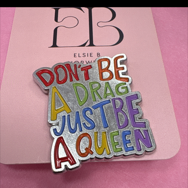 Don't be a drag just be a queen - Pin Badge