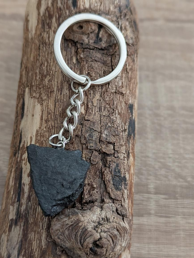 Tourmaline porte-clé pierre brute 