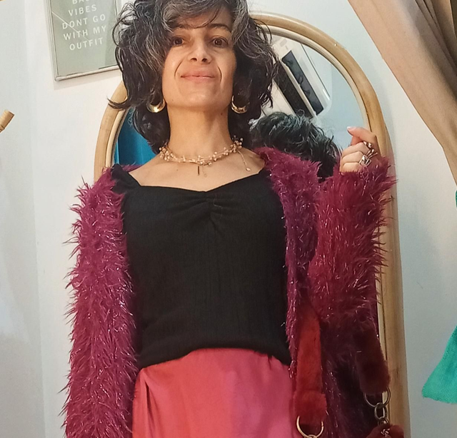 Camiseta negra escote corazón 