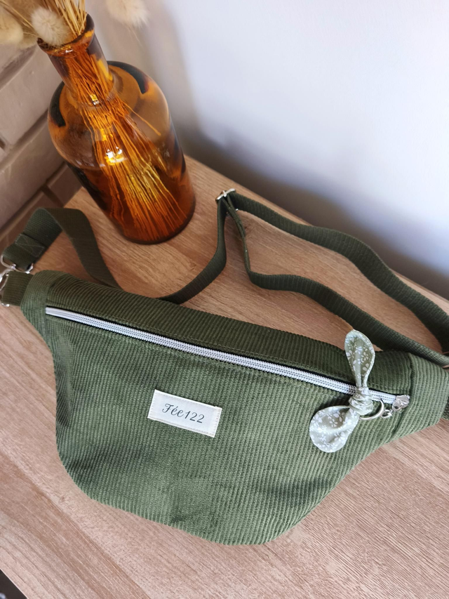 Banane en velours côtelé