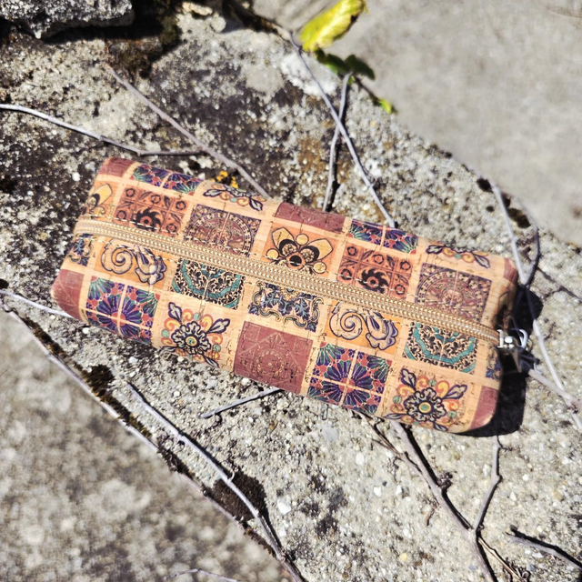 Trousse applatie "Azulejos" en liège imprimé &amp; zippée 