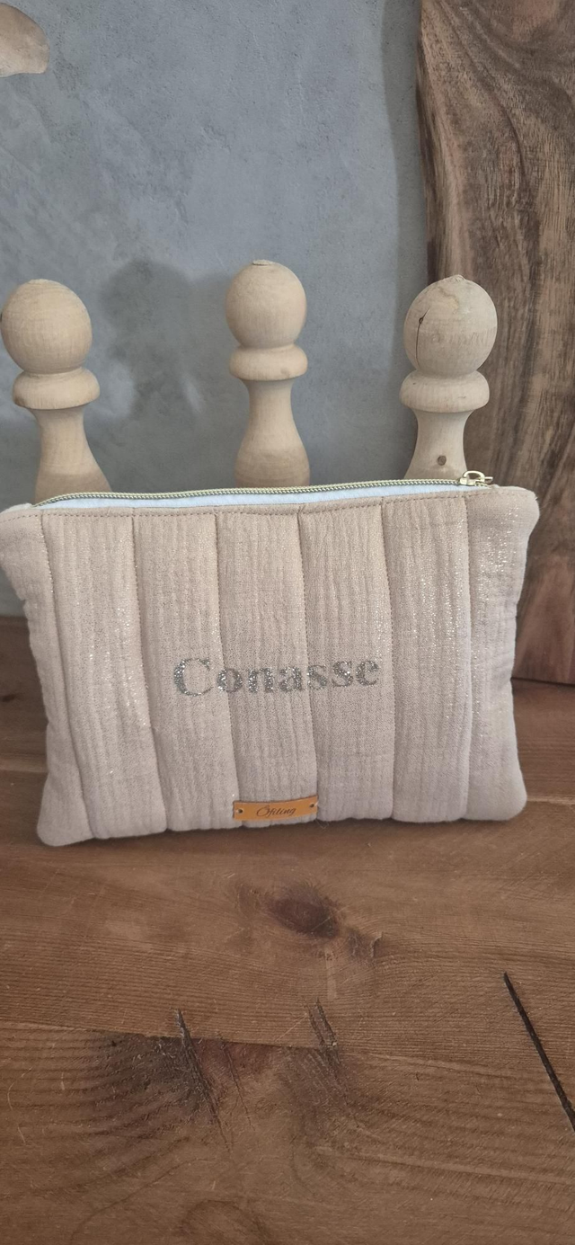 Pochette &quot;Conasse&quot;