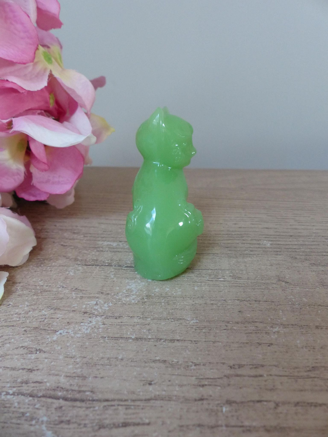 Figurine Chat Dynastie Ch'ing en Verre de Jade – Franklin Mint, 1986