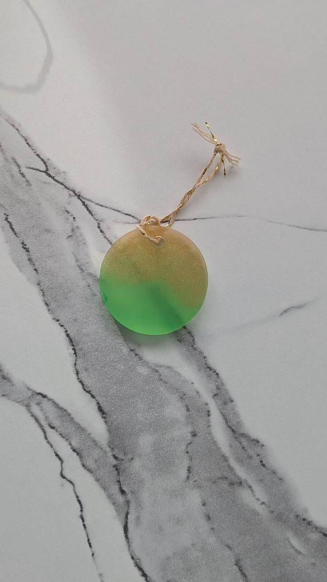 12 Suspensions de Noël en résine époxy personnalisables | couleurs vert - or