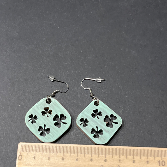 Les trèfles vert clair noyer 